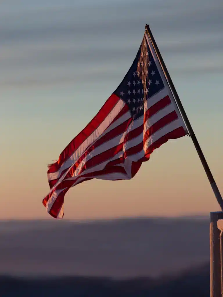 Amerikanische Flagge weht im Wind
