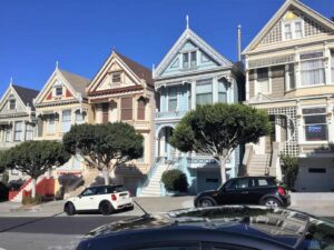 5 Identische Häuser an einer Straße in San Francisco